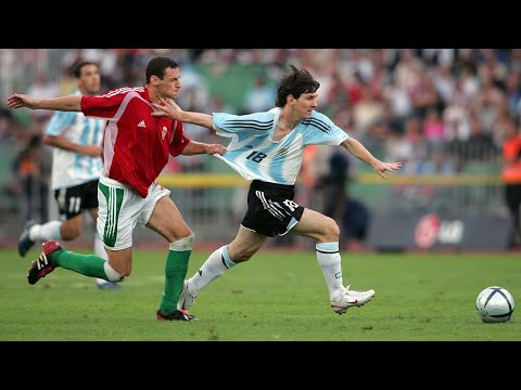 Lionel Messi fait ses débuts pour l'Argentine contre la Hongrie 2005